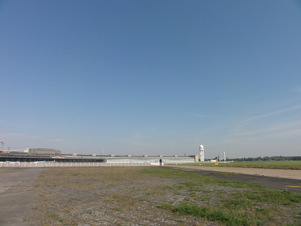 Fernsehturm vom Tempelhofer Feld