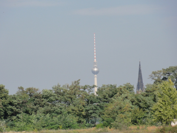 Fernsehturm vom Tempelhofer Feld