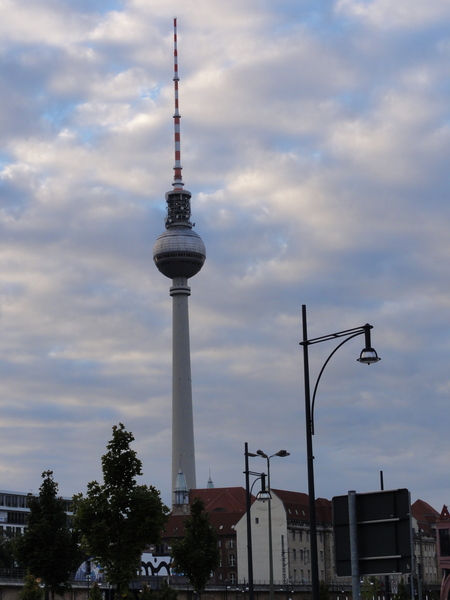 Tv-Turm von der Alexanderstr.