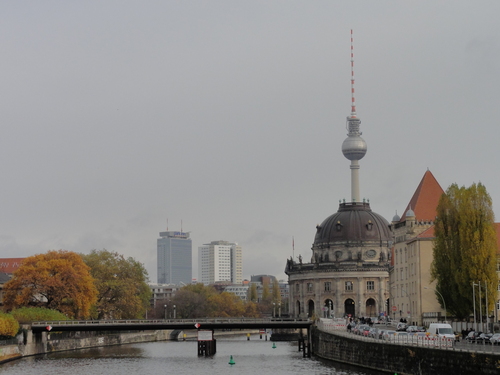 Bode Museum mit Fernsehturm