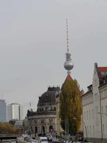 Bode Museum mit Fernsehturm