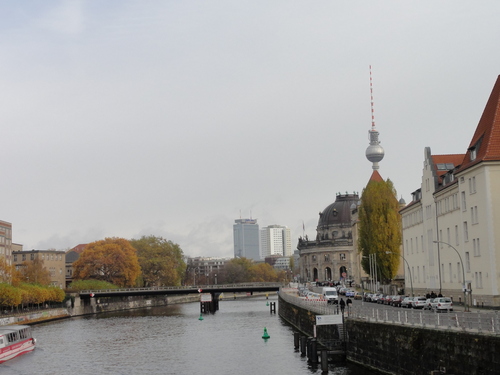 Bode Museum mit Fernsehturm