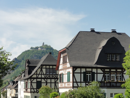 Villen in  Bad Honnef, mit Drachenfels